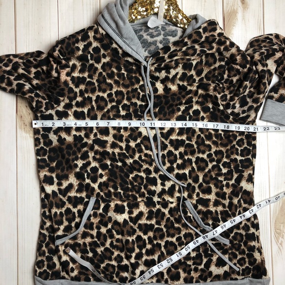 {Plus} Leopard Hoodie - Picture 7 of 8